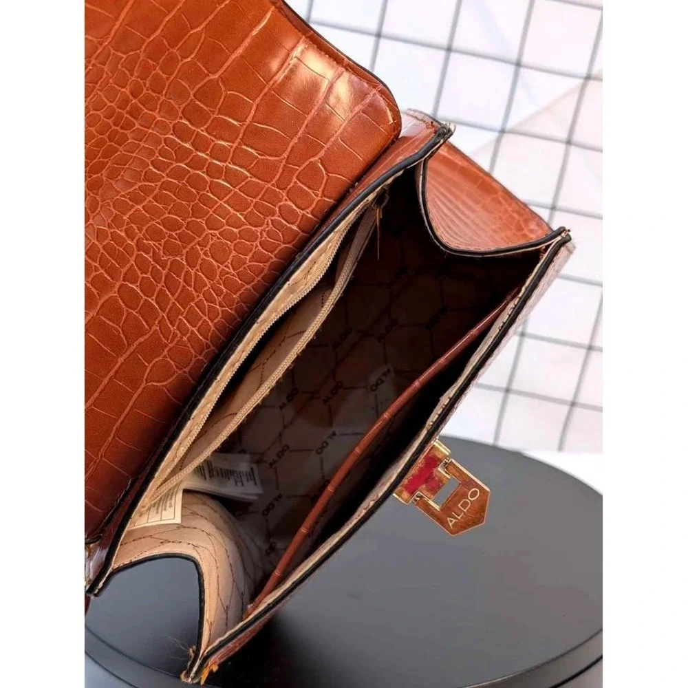 Aldo top handle